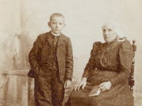 Johannes en Fokje van der Wal Johannes de Haan (links) en zijn moeder Fokje van der Wal (rechts) [bron: Bart van der Wal, NL]